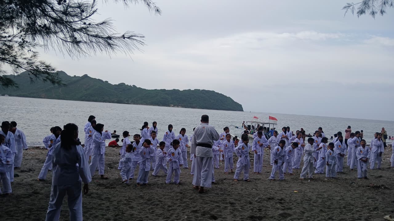 Ditpolairud Polda NTB Gelar Pembinaan Beladiri Anak Usia Dini di Kawasan Pesisir