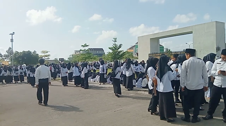 4.540 Tenaga PPPK Paruh Waktu Resmi Dilantik. Bupati Loteng : Kini Resmi Menjadi Bagian Dari Aparatur Sipil Negara