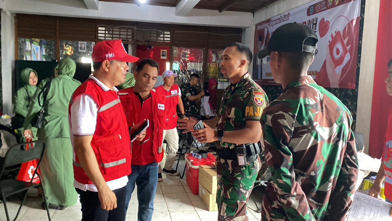 PMI Dompu Bersama Prajurit Brigif dan Pelajar SMKN 1 Pekat Sukseskan Donor Darah HUT Persit KCK