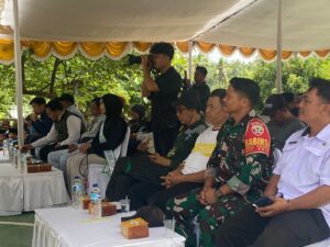 Dukung Pelestarian Alam, Babinsa Kodim 1620/Loteng Hadiri Penanaman Pohon di Desa Tumpak