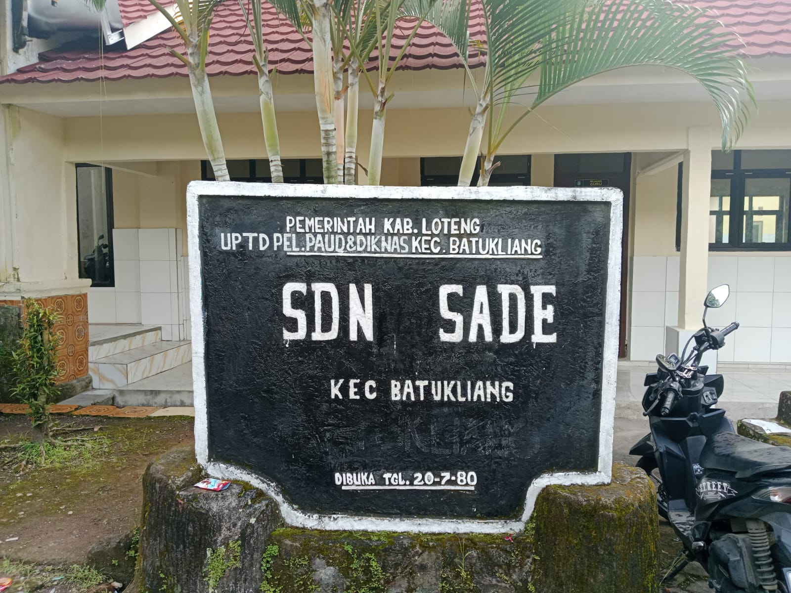 Di Duga Pembangunan dan Rehabilitasi SD Negeri Sade Desa Barebali Tidak Sesuai Dengan Yang Diharapkan